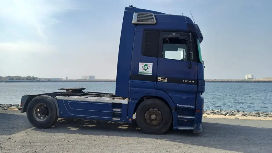 Sara General Land Transport flatbed extension truck prime mover, Mercedes-Benz Actros, Dubai